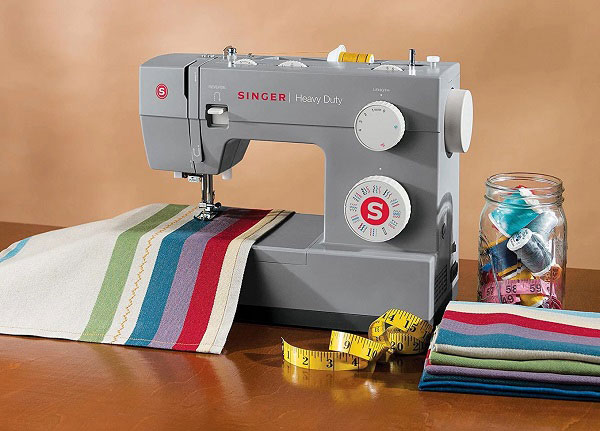 máquina de coser mecánica