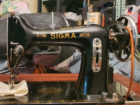 Maquina de coser SIGMA modelo A-107-1, año 1946.